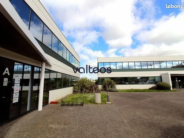 Bureaux 138 m² BRUGUIERES
