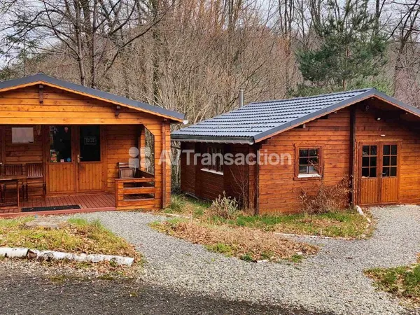 Cantal : Camping de charme ** au bord d'un lac  30 emplacements