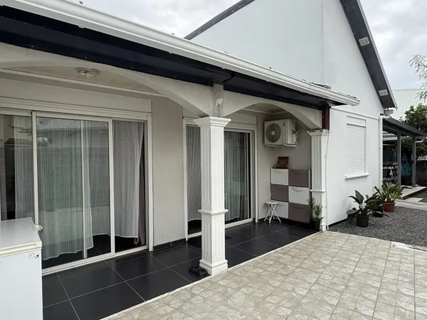 Saint-André centre - Maison familiale F5 de 181 m² utiles avec garage