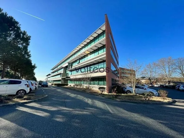 Bureaux 696 m²