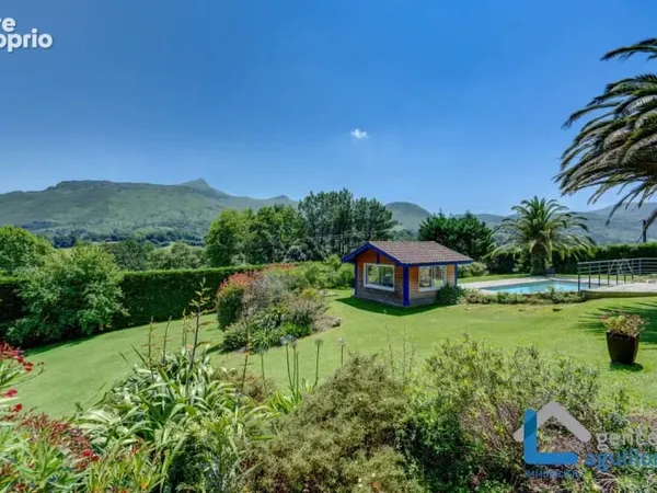 Magnifique villa de 350m2 sur 6800m2 de terrain, piscine et garage