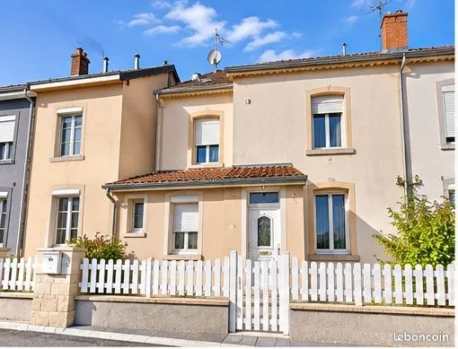 Maison avec jardin et Garages