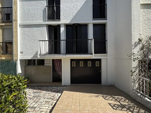 MAISON DE TYPE 5, À RENOVER