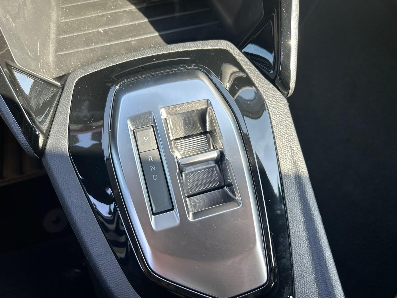 Peugeot 208 1.2 hybrid 110ch edition e-dcs6 — photo 14