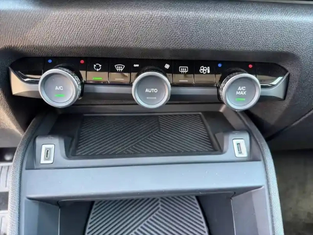 Citroën C4 e- 136 ch automatique — photo 25