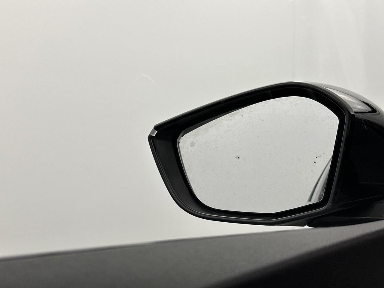 Peugeot 308 hybrid 145 e-dcs6 allure — photo 15