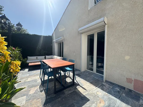 A 15 min Sud Rochefort : Pont l'Abbé d'Arnoult : Maison 3 chambres, garages et jardin