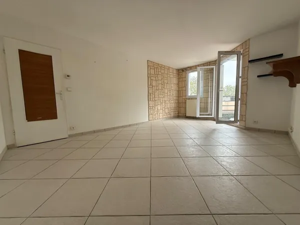 DOMONT - 2 PIÈCES AVEC BALCON ET PARKING, GARE À MOINS DE 10 MINUTES !