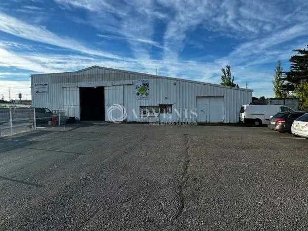 Local commercial 550 m²