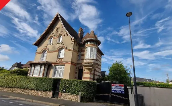 Maison 14 pièces 261 m²
