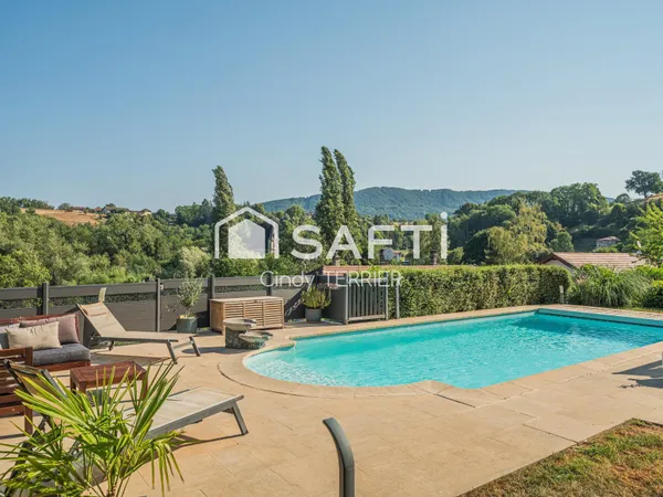 Maison de caractère rénovée avec piscine, 5 chambres et 5 912 m² de terrain - Réaumont (à 5 min de V