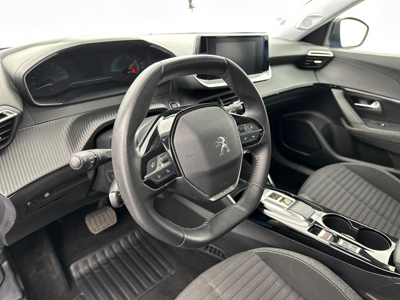 Peugeot 2008 electrique 136 ch style — photo 8