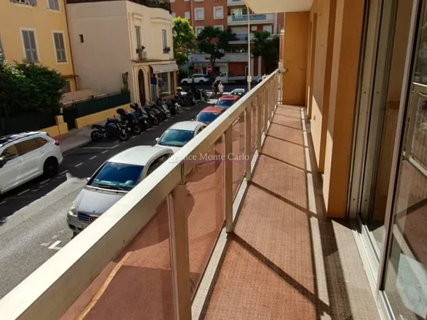 3 PIECES CENTRE MENTON