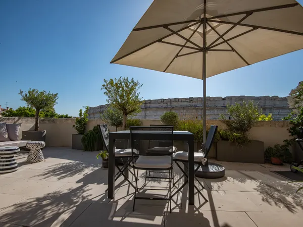 Exceptionnel duplex avec terrasse panoramique face aux Arènes de Nîmes