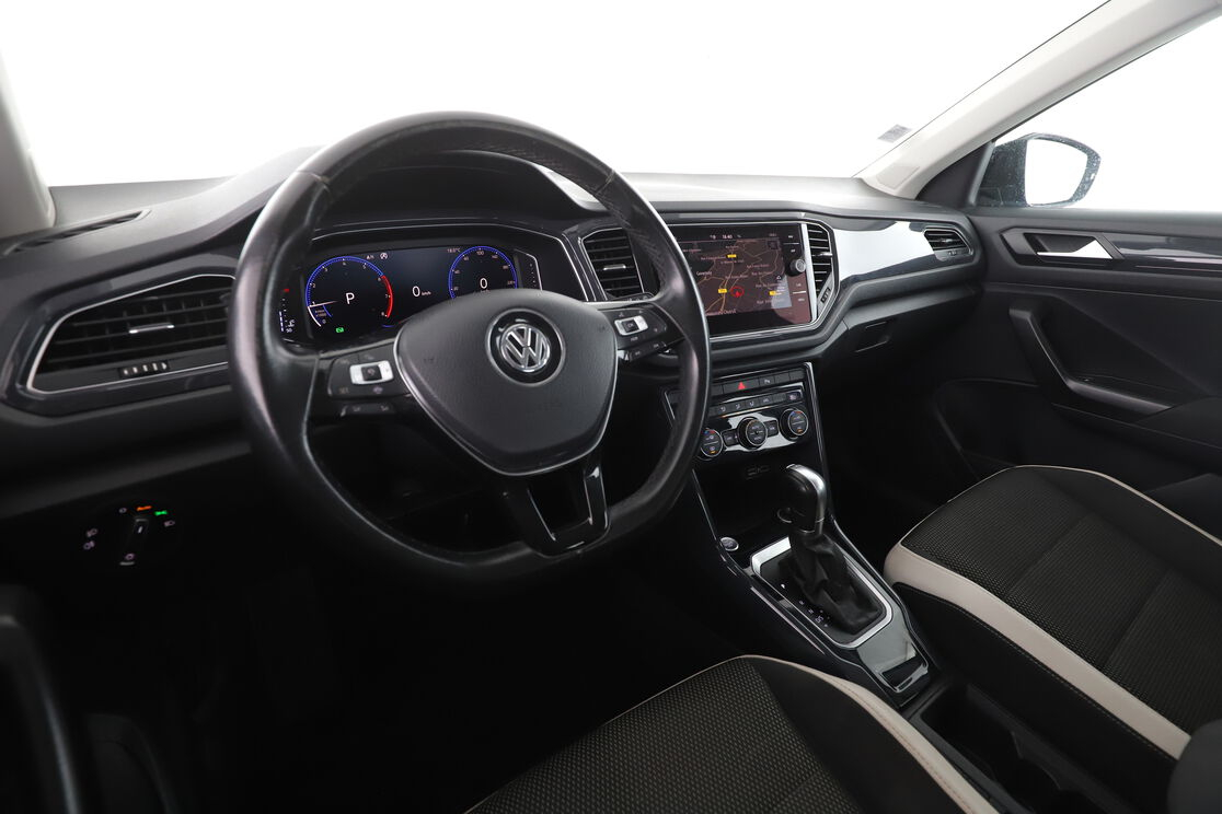Volkswagen T-Roc 1.5 TSI EVO Carat DSG7 — photo 10