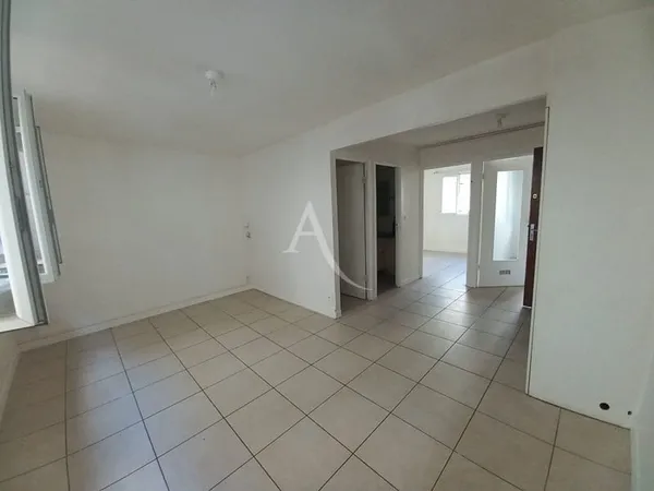 APPARTEMENT TYPE 2 CENTRE VILLE