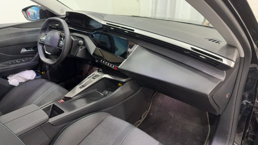 Peugeot 308 1.5 BlueHDi 130 EAT8 - Allure – 2025 – 53500 km – Diesel – Boîte Automatique — photo 16