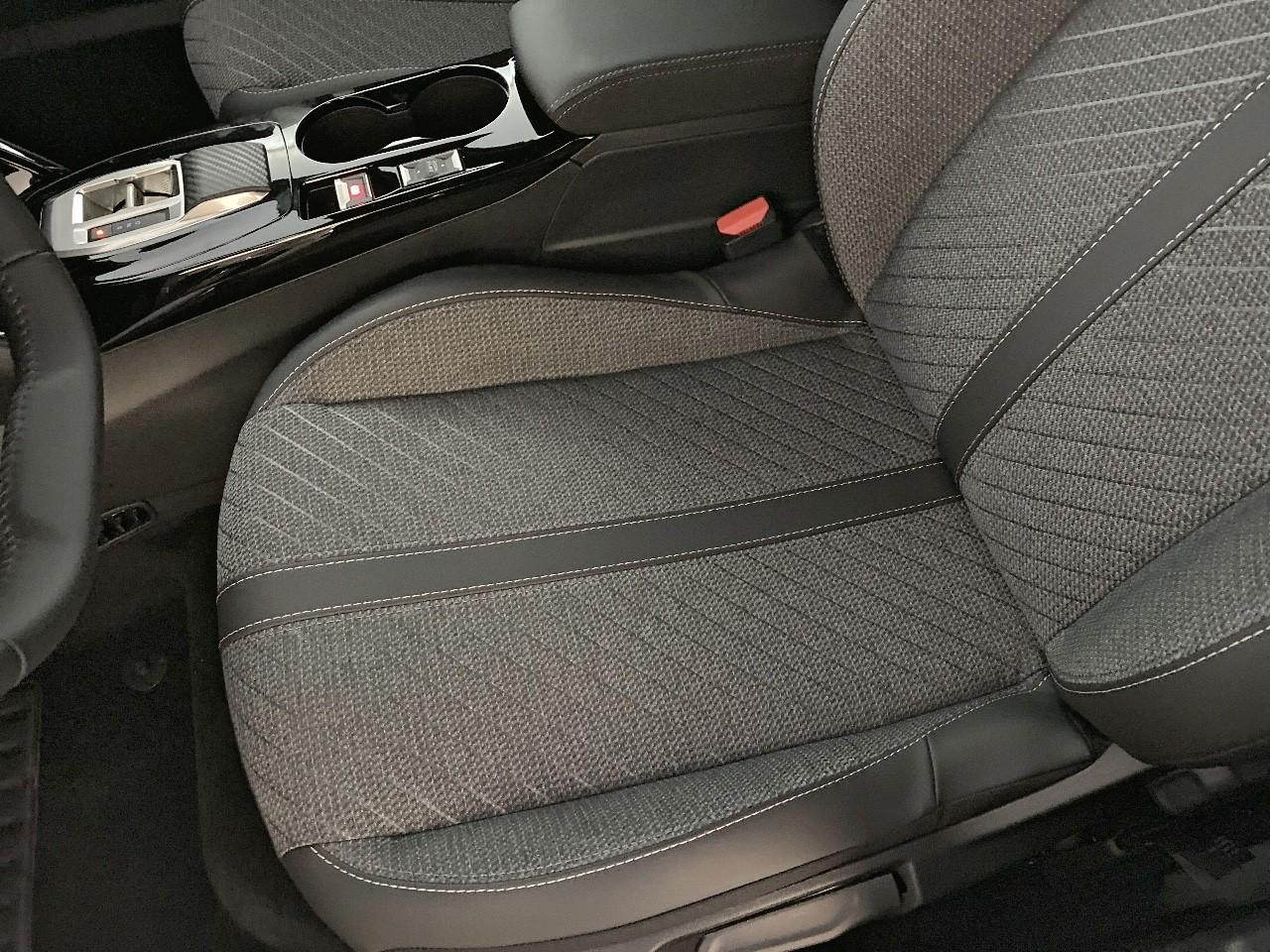 Peugeot 2008 hybrid 145 ch e-dcs6 allure — photo 9