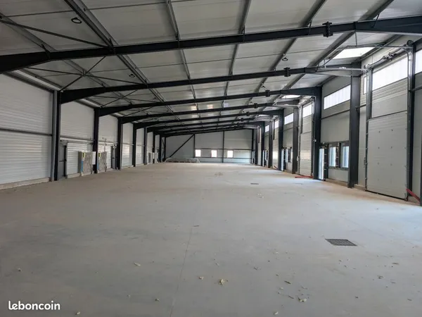 LOCAL D'ACTIVITE 1080 m² PONT-DE-L'ISÈRE