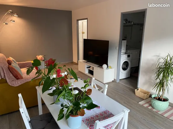 Studio meublé rénové avec balcon - Résidence au calme - Brunoy