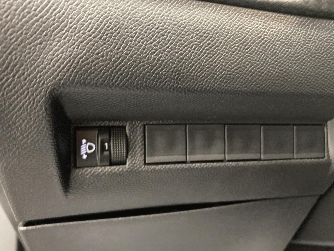 Peugeot 2008 hybrid 136 e-dcs6 style — photo 19