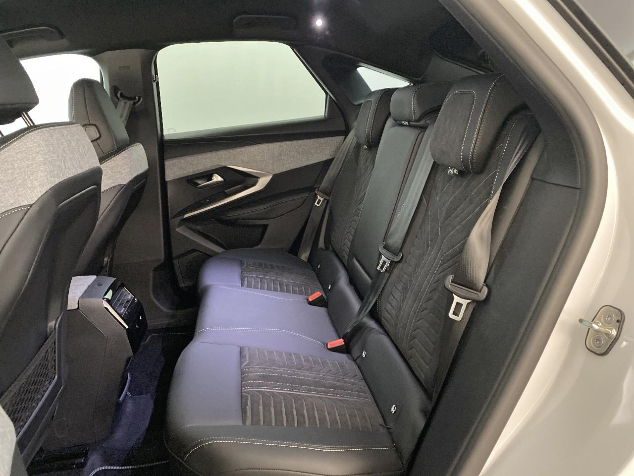 Peugeot 3008 hybrid 145 e-dcs6 gt — photo 10