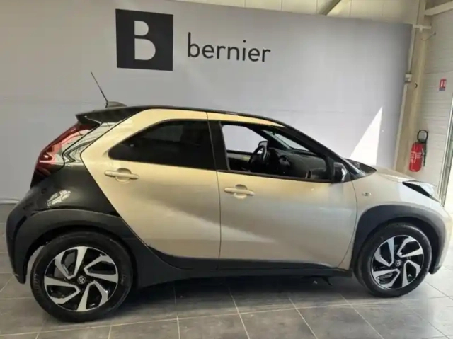 Toyota Aygo x 1.0 vvt-i 72ch design s-cvt — photo 2