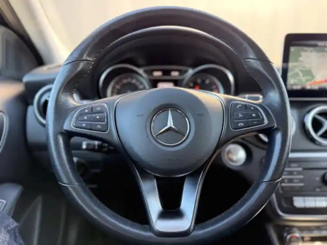 Mercedes Gla 180 business edition pack style — photo 17