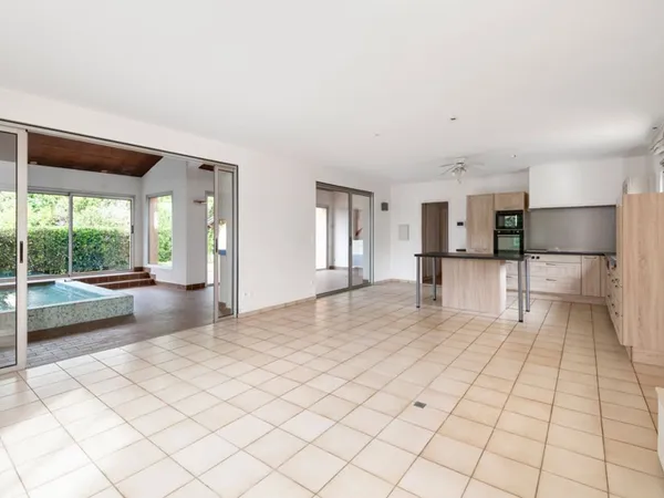 Maison 6 pièces 220 m²