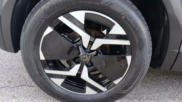 Peugeot 2008 electrique 54 kwh 156 ch — photo 33