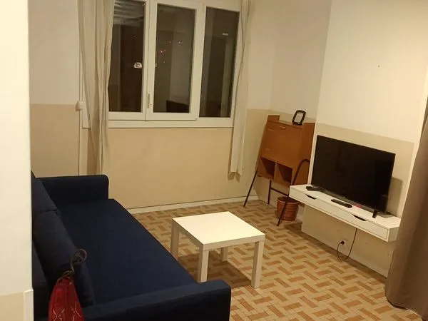 Bail Etudiant, Loue T1 28 m2, 5ieme étage avec ascenseur, situé à l'entrée du quartier du Pont du La