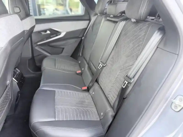Peugeot 3008 plug-in hybrid 195 e-dcs7 — photo 42