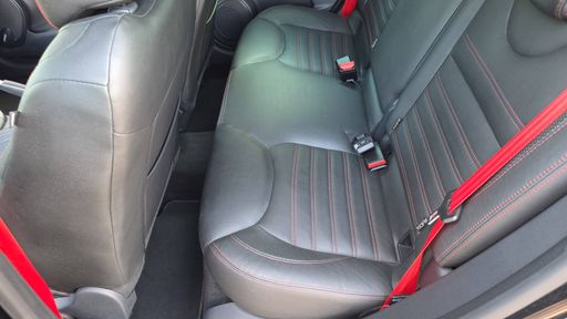 Renault Clio RS 1.6 TCe Turbo 220 EDC6 - Rs 18 – 2018 – 118500 km – Essence – Boîte Automatique — photo 24