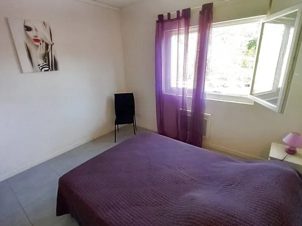 Grand Appartement T3 64 M2 + 2 caves .