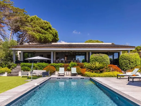 Villa 9 pièces 270 m²