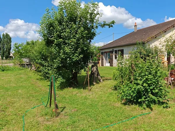Maison individuelle avec garage et dépendances
