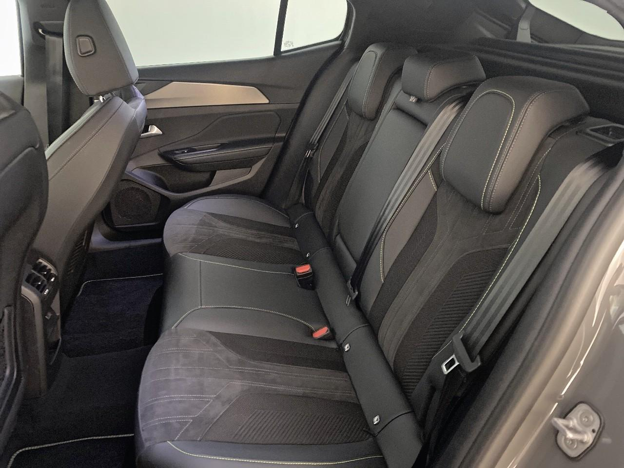 Peugeot 408 hybrid 145 e-dcs6 gt — photo 10