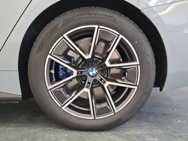 Bmw I4 edrive40 — photo 9