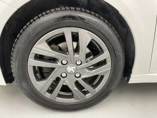 Peugeot 208 puretech 100 s&amp;s bvm6 — photo 17