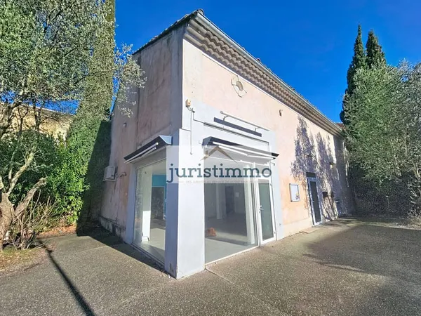 LOCAL COMMERCIAL DE 132M2 AU COEUR DE JONQUIERES + potentiel d'aménagement à l'étage