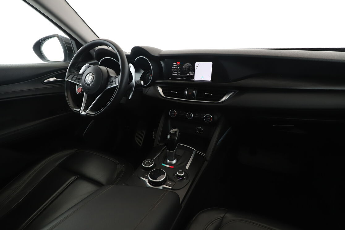 Alfa Romeo Stelvio 2.2 Diesel Executive AT8 — photo 12