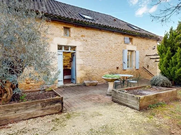 Maison très belle vue, 3 chambres, un bureau, piscine et nombreuses dépendances. Visite virtuelle su