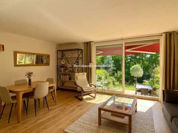 Charmante maison mitoyenne avec terrasse et jardin