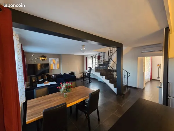 Grand duplex calme quartier clinique Richelieu