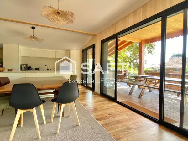 Maison ossature bois rénovée avec sa belle extension à peine terminée offre un cadre de vie chaleure
