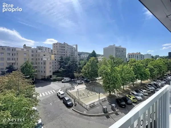 SAINT-ETIENNE Square Amouroux/Bellevue - T4 avec balcon!! A rafraichir!