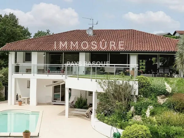 Villa 6 pièces 307 m²