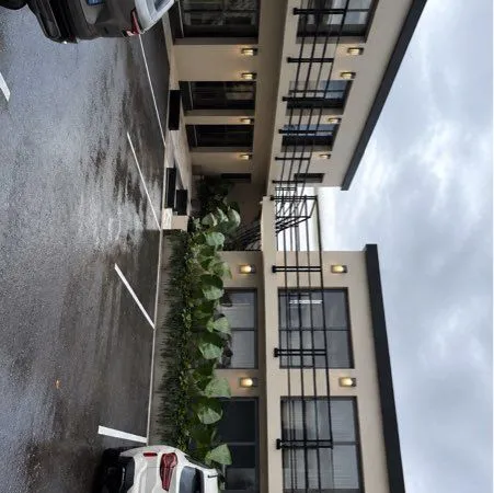 Lot 11 appartements + 8 parkings