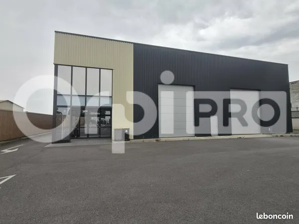 Local d'activité 1 300 m²