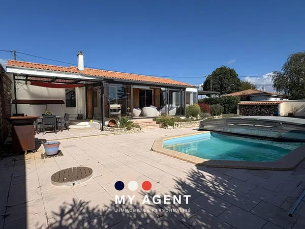 Maison de plain-pied avec piscine, à quelques minutes de La Rochelle